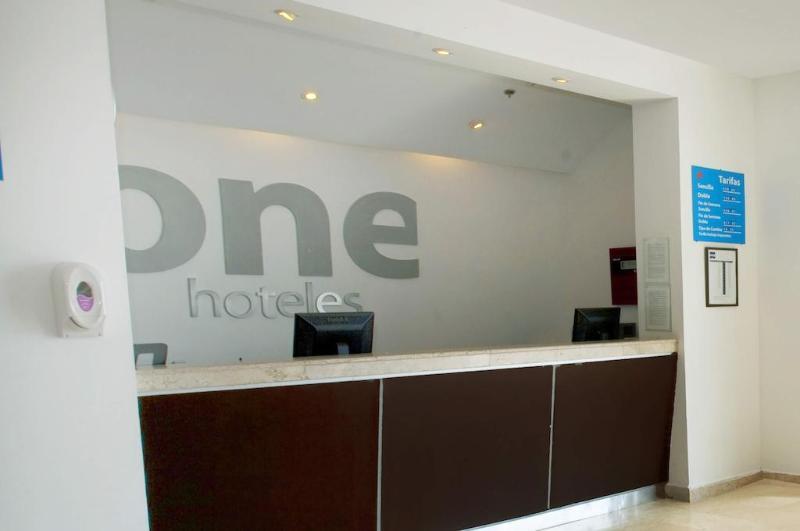 One Monterrey Aeropuerto Hotell Apodaca Eksteriør bilde